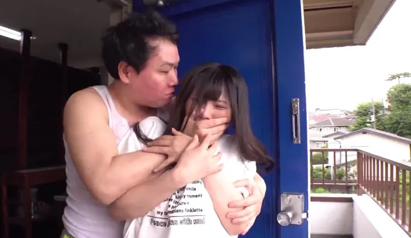 Tình đầu của tôi đã bị gã nhà sát bên nắc tơi tả