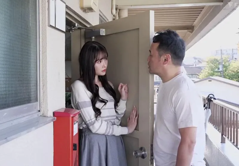 Người đẹp arina bị gã biến thái cạnh bên bắt cóc làm nô lệ tình dục khi chồng yêu đã đi làm